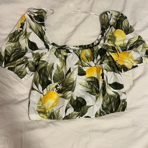 Lemon Top 🍋 - Picture 2 of 5